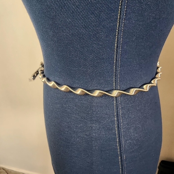 Silver Swirl Spring Stretch Fashion Belt - Picture 3 of 11